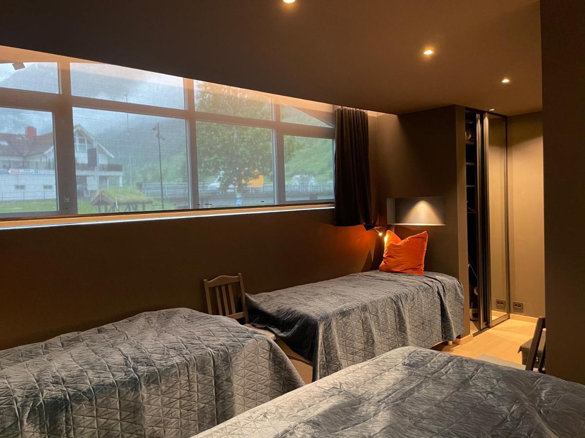 Olden Apartments 2 สตรีน ภายนอก รูปภาพ